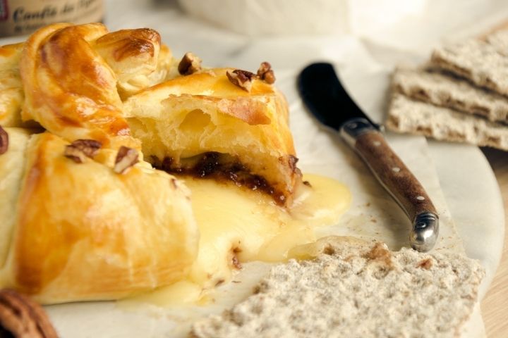 baked brie balsamic and fig jam