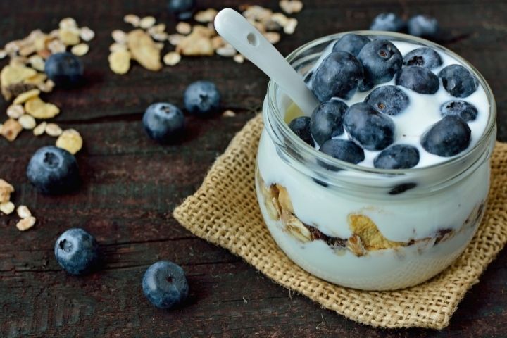 blueberry lemon thyme yogurt parfait