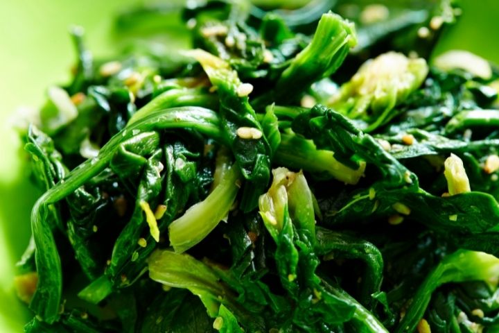 wilted spinach and black olive salad